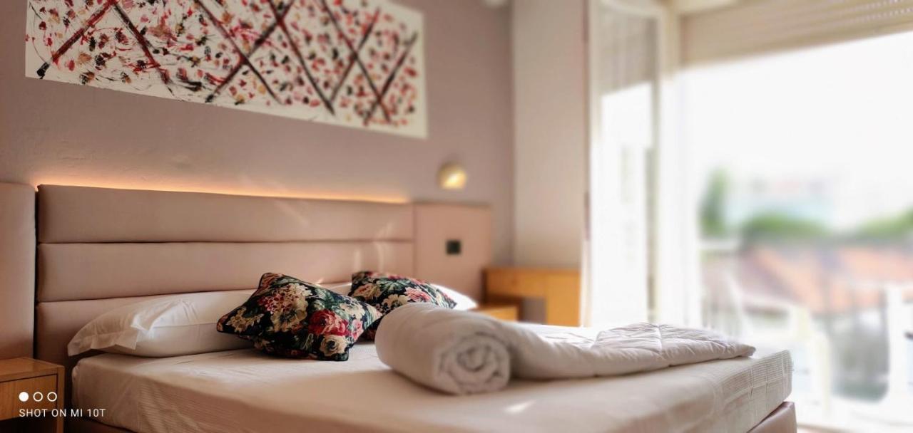 Hotel Villa Platani Riccione Eksteriør bilde