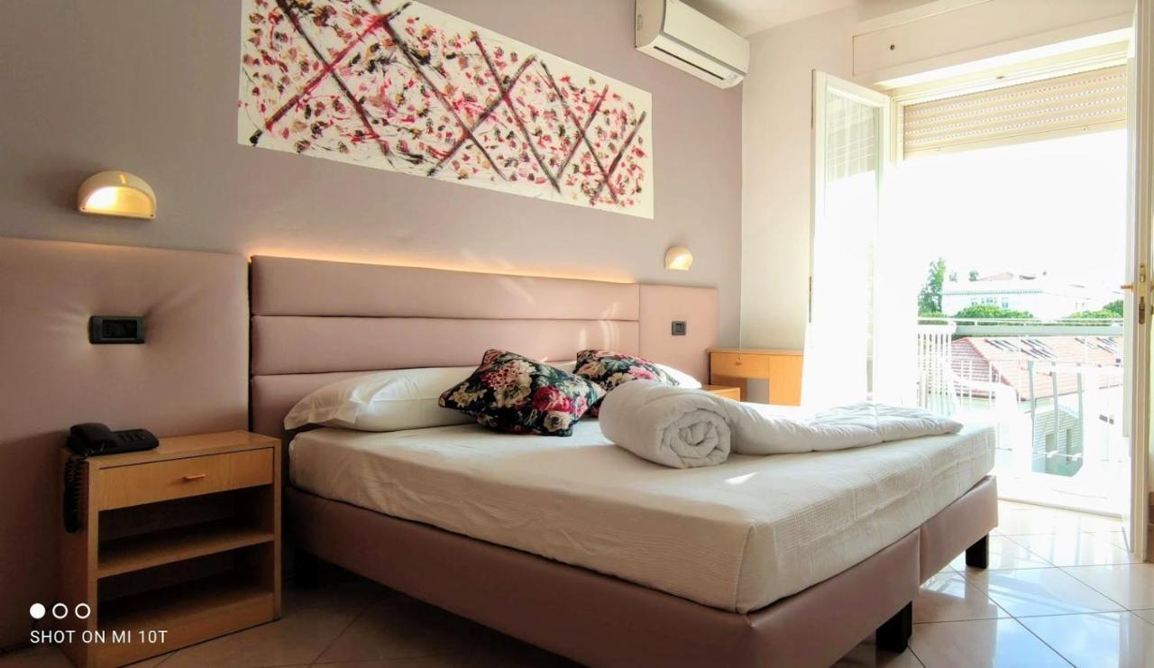 Hotel Villa Platani Riccione Eksteriør bilde